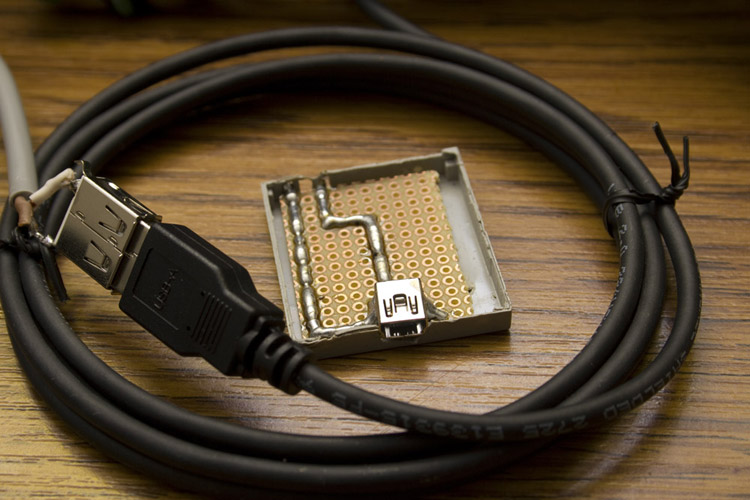 Anschluss über Mini USB Stecker/Buchse